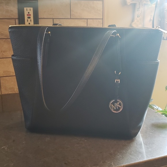 Michael kors purse - Picture 1 of 3